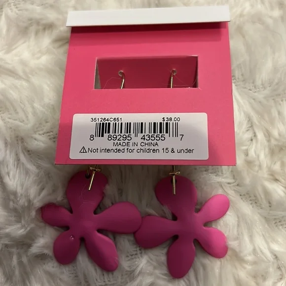 NWT $38 Betsey Johnson Flower Dangle Earrings - Picture 6 of 6
